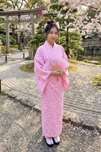 Trang Phục Yukata Nhật Bản Hoạ Tiết Cánh Hoa Anh Đào Nhỏ