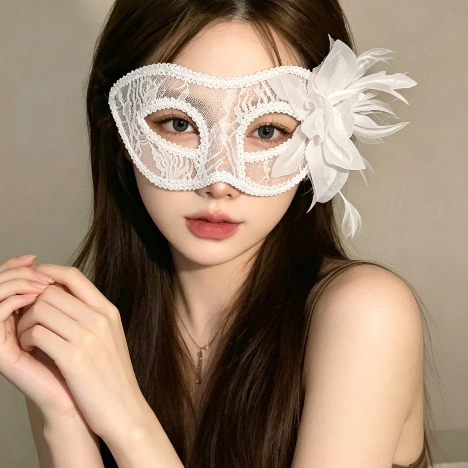 Mặt Nạ Nửa Mặt Ren Xuyên Thấu - Cài Hoa Trắng