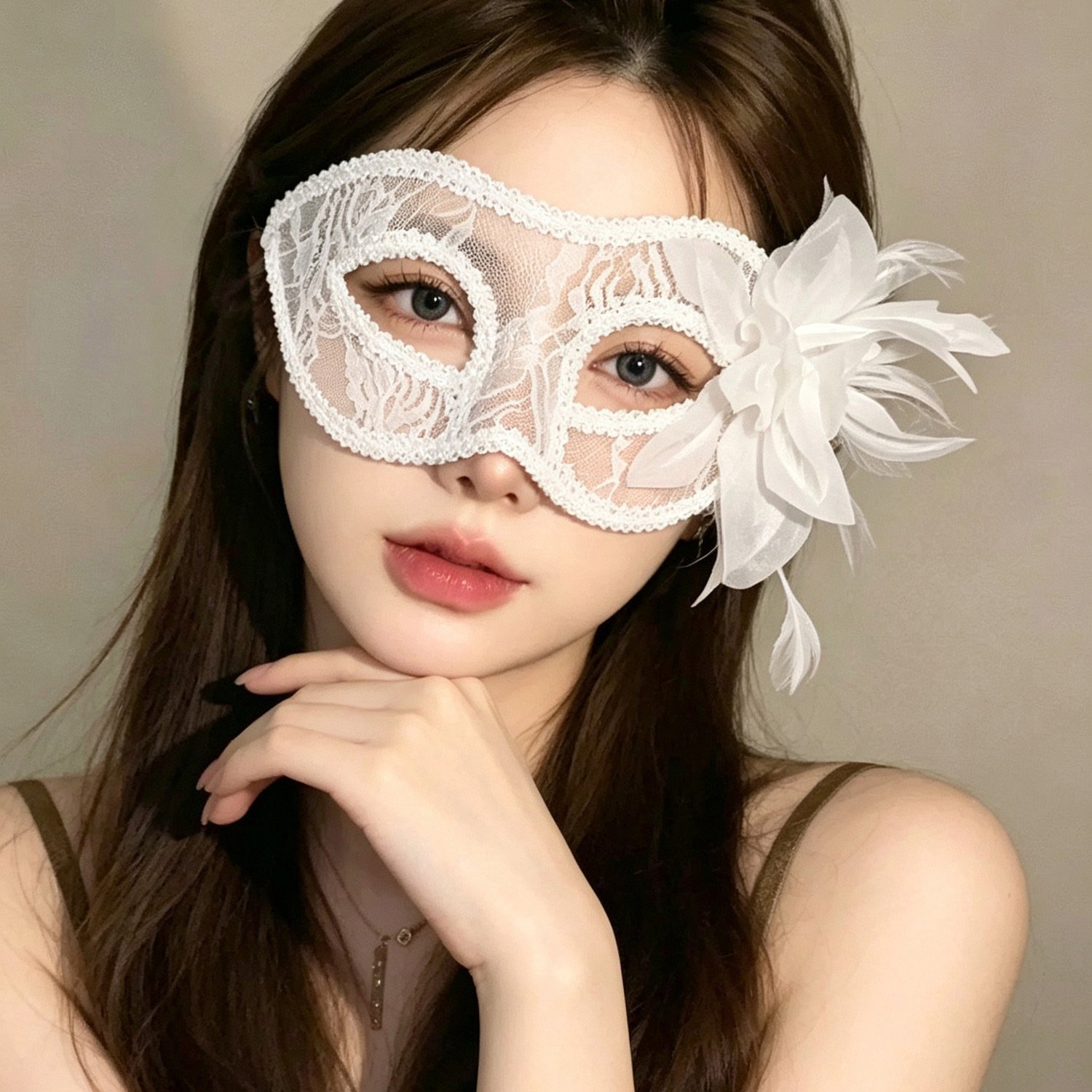 Mặt Nạ Nửa Mặt Ren Xuyên Thấu - Cài Hoa Trắng