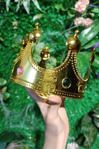 Vương Miện Vua Nhựa Vàng