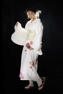 Yukata Trắng Hoa Cúc Đỏ Vintage Japanese