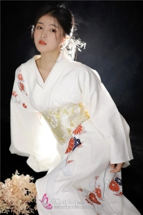 Yukata Trắng Hoa Cúc Đỏ Vintage Japanese