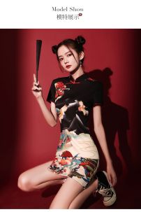 Sườn Xám Cách Tân Hạc Du Thiên Viền Đỏ