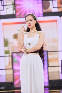 Đồ Nữ Thần La Mã Trắng Thắt Lưng Nâu Vàng