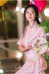 Bộ Sườn Xám Cách Tân Hồng Phấn Dịu Dàng