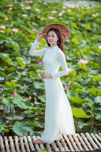 Áo Dài Trắng Lựa Ao Sen
