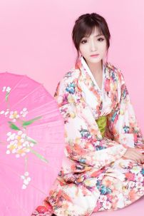 Kimono Trắng Bách Hoa Tone Hồng