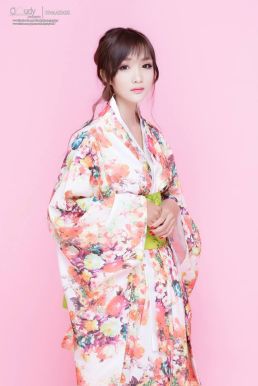 Kimono Trắng Bách Hoa Tone Hồng