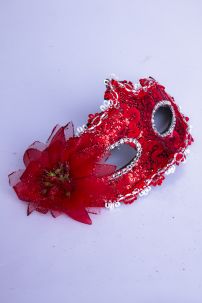 Mặt Nạ Hóa Trang Nữa Mặt Có Ren Gắn Hoa Đỏ