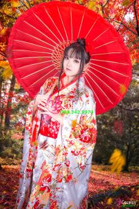 Kimono Phi Trắng Hoa Đỏ