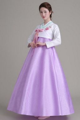 Hanbok Hàn Quốc Áo Trắng Thêu Hoa Váy Tím Gấm Nhạt