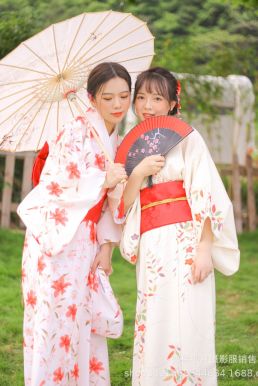 Yukata Trắng Hoa Ly Đỏ