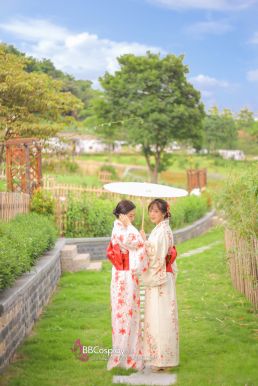 Yukata Trắng Hoa Ly Đỏ