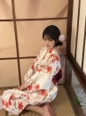 Yukata Trắng Hoa Ly Đỏ