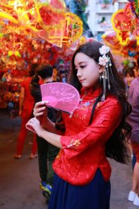 Sườn Xám Cách Điệu Đỏ Váy Xanh