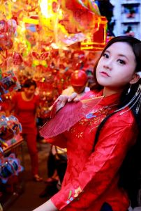 Sườn Xám Cách Điệu Đỏ Váy Xanh