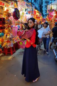 Sườn Xám Cách Điệu Đỏ Váy Xanh