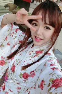 Yukata YEN Trắng Hoa Đỏ