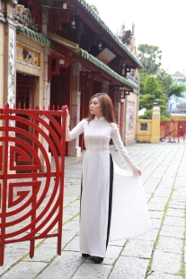 Áo Dài Trắng - Quần Lụa Đen