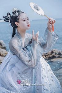 Hán Phục Lãnh Nhai