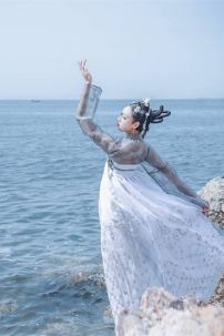 Hán Phục Lãnh Nhai