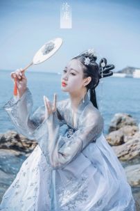 Hán Phục Lãnh Nhai