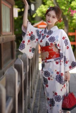 Yukata Trắng Kem Hoa Đen Đỏ