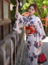 Yukata Trắng Kem Hoa Đen Đỏ