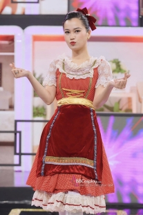 Dirndl - Trang Phục Nước Đức & Áo  - Mẫu Đỏ Kim Tuyến