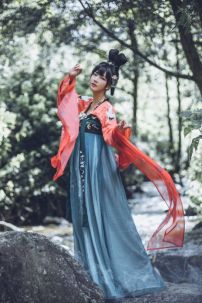 Hán Phục Hạc Đỉnh Hồng + In Nhủ