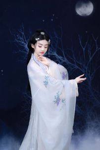 Đồ Hằng Nga Vinh Cơ Tuyết