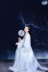 Đồ Hằng Nga Vinh Cơ Tuyết