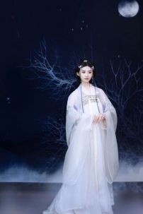 Đồ Hằng Nga Vinh Cơ Tuyết