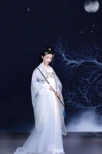 Đồ Hằng Nga Vinh Cơ Tuyết