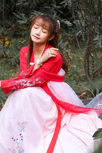 Hán Phục Cẩm Lý Ngư