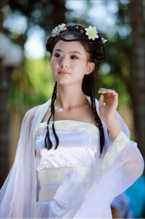 Trang Phục Hằng Nga - Trắng Viền Gấm Trắng