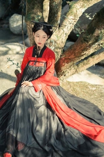 Hán Phục Đà Sa La Hoa