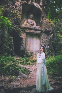 Hán Phục Lạc Thiên Y