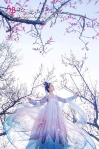 Thuê Hán Phục Hoa Thần