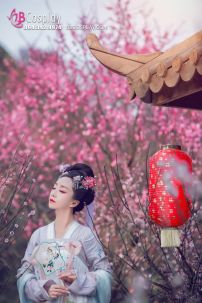 Thuê Hán Phục Hoa Thần