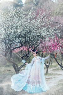 Thuê Hán Phục Hoa Thần