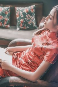 Sườn Xám Gấm Đỏ Trung Thu