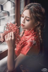 Sườn Xám Gấm Đỏ Trung Thu