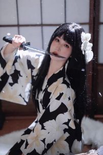 Yukata Đen Hoa Trắng