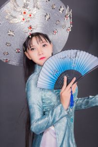 Áo Dài Gấm Xanh Thêu Hoa