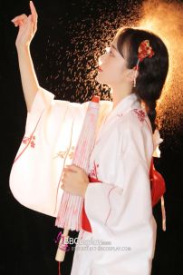 Áo Yukata Shiro Aka Nền Trắng Phối Đỏ Tặng Kèm Thắt Lưng