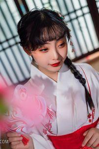 Áo Yukata Shiro Aka Nền Trắng Phối Đỏ Tặng Kèm Thắt Lưng