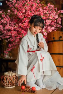 Áo Yukata Shiro Aka Nền Trắng Phối Đỏ Tặng Kèm Thắt Lưng