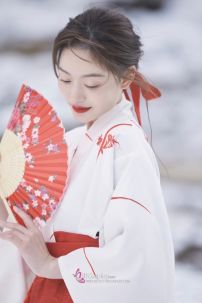 Áo Yukata Shiro Aka Nền Trắng Phối Đỏ Tặng Kèm Thắt Lưng