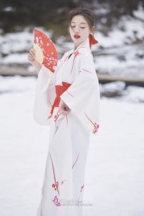 Áo Yukata Shiro Aka Nền Trắng Phối Đỏ Tặng Kèm Thắt Lưng